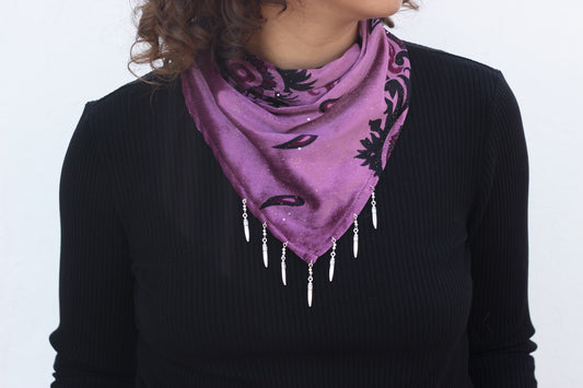 Bandana Vesna morada, vista de detalle, hecha a mano — Elefanterosado