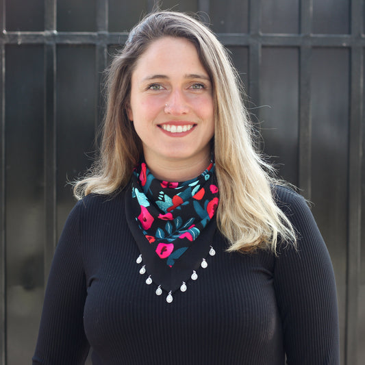 Bandana Constanza, vista de detalle, hecha a mano — Elefanterosado
