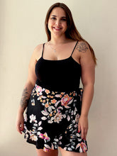 Cargar imagen en el visor de la galería, Black flower