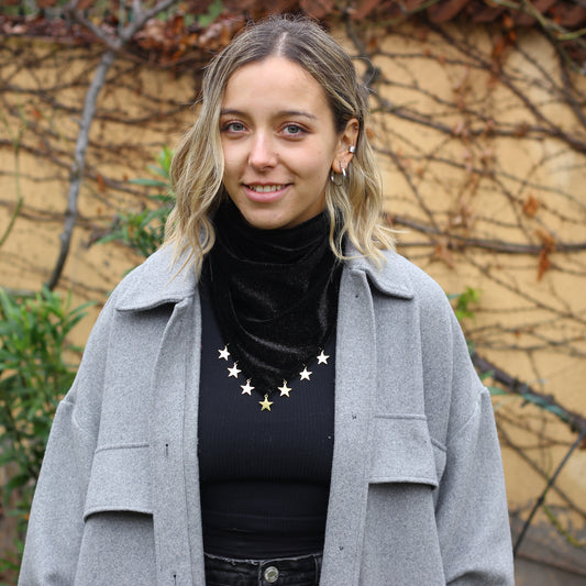 Bandana Antonella negra, vista de detalle, hecha a mano — Elefanterosado