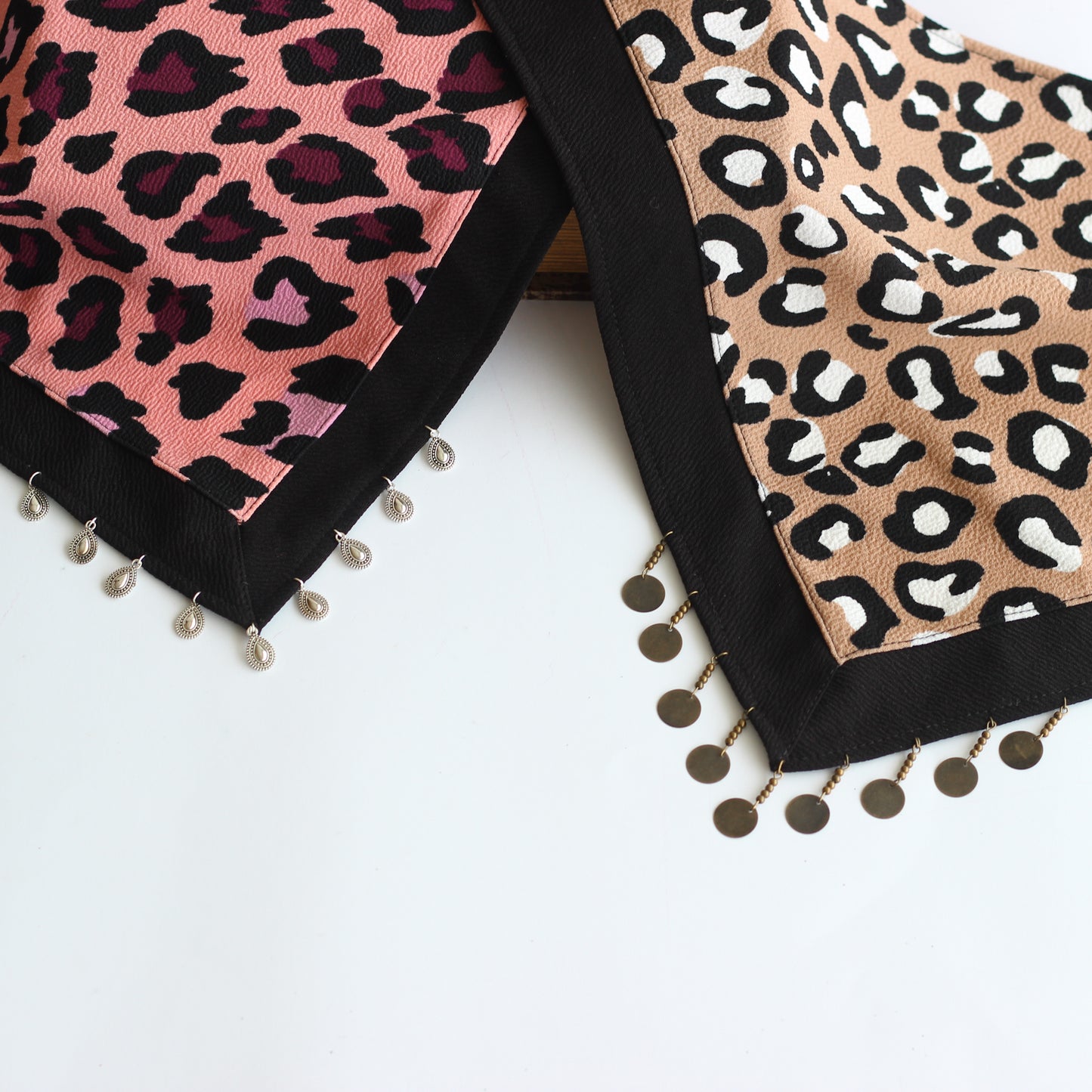 Bandana Sophia print, vista de detalle, hecha a mano — Elefanterosado