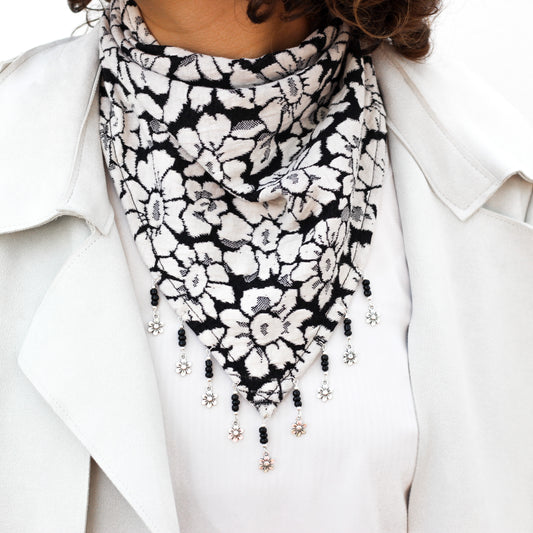 Bandana Ynka blanco y negro, vista de detalle, hecha a mano — Elefanterosado
