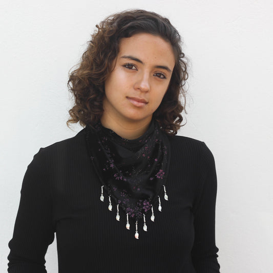 Bandana Ynka morada, vista de detalle, hecha a mano — Elefanterosado