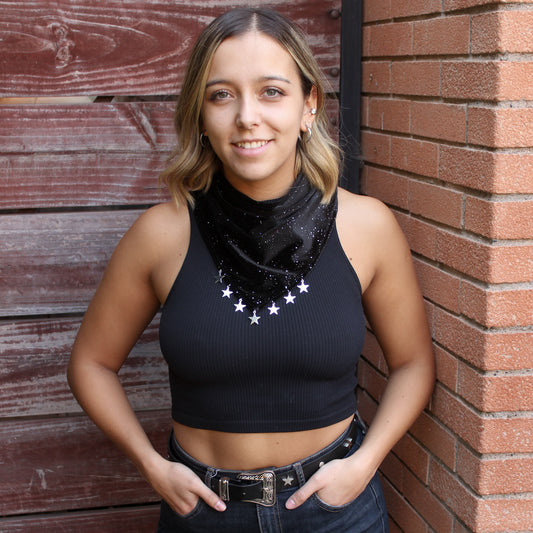 Bandana Alba negra con brillos y colgantes de estrella, hecha a mano — Elefanterosado