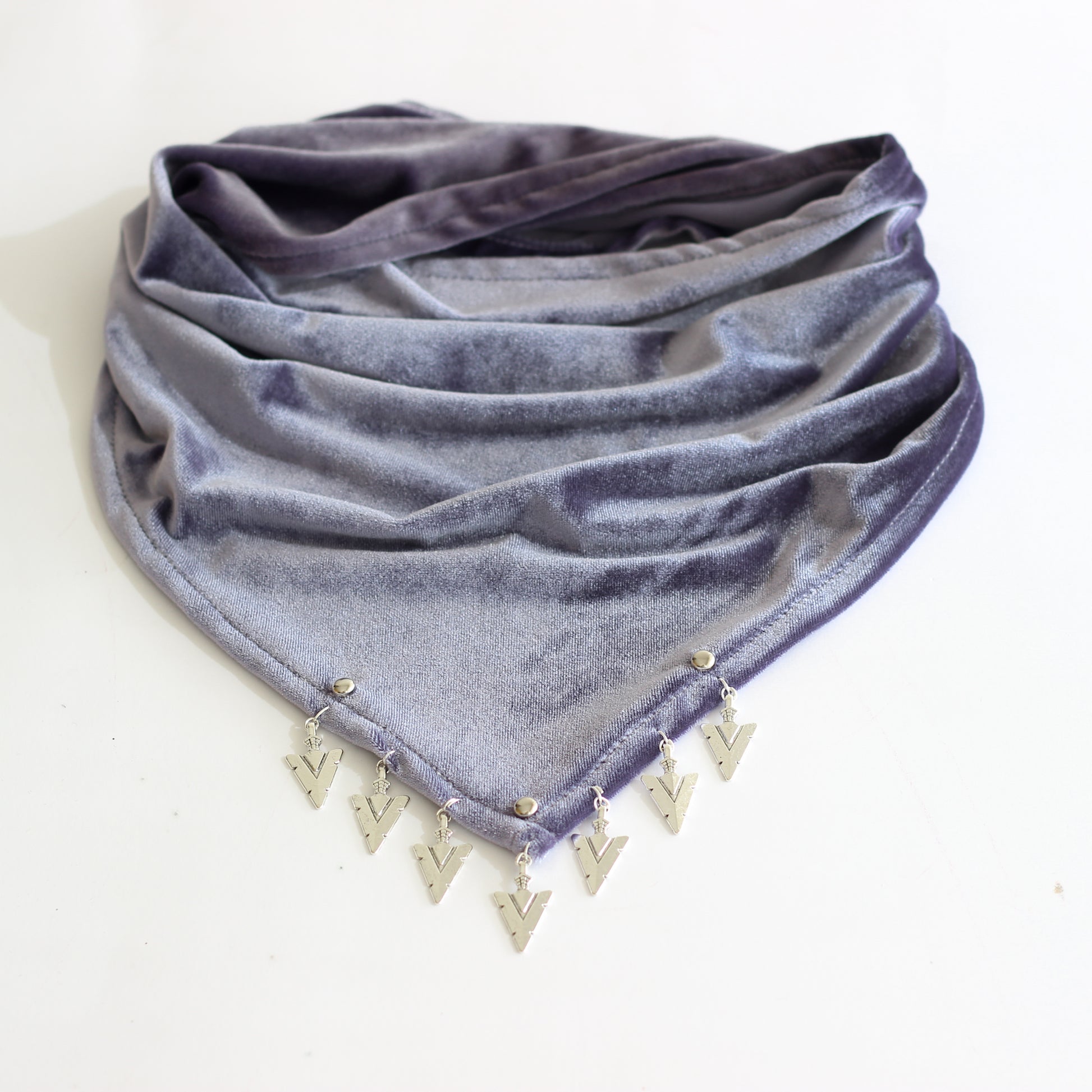 Bandana Javiera de terciopelo gris, hecha a mano — Elefanterosado