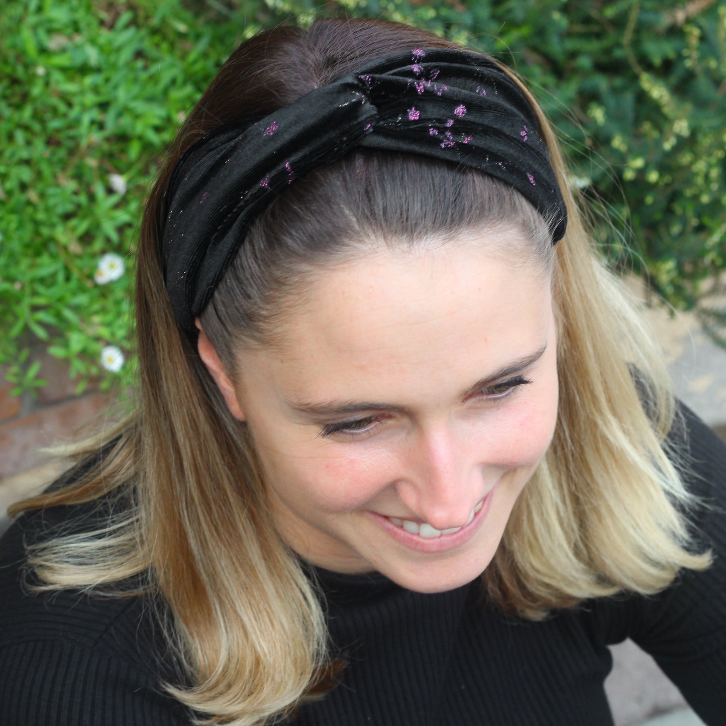 Turbante Italia negro con flores, hecho a mano — Elefanterosado