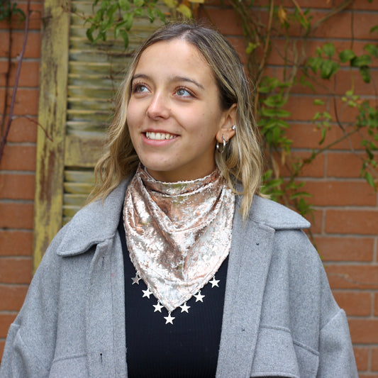 Bandana Andrew, vista de detalle, hecha a mano — Elefanterosado